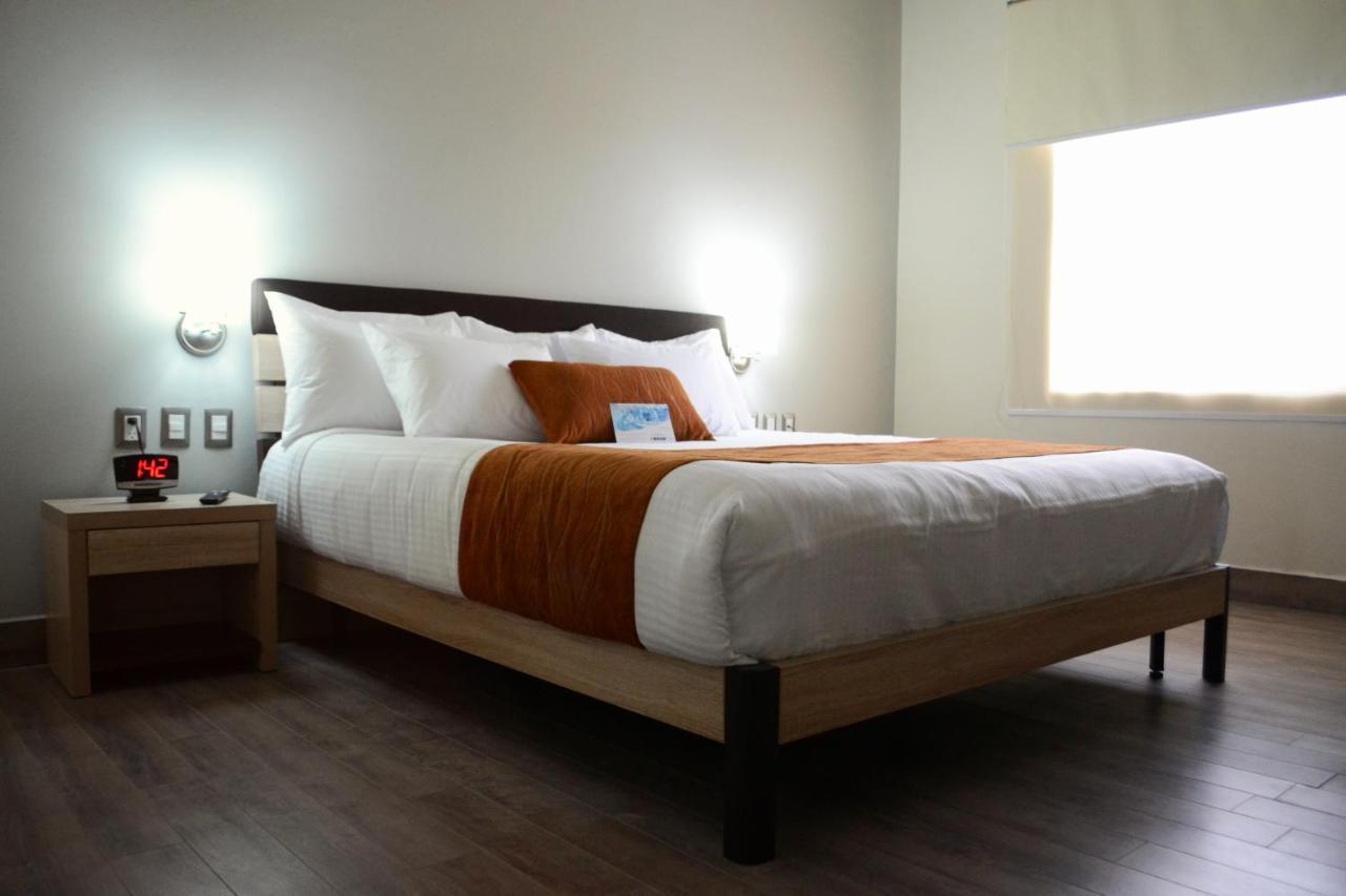 Comfort Inn Irapuato Bagian luar foto