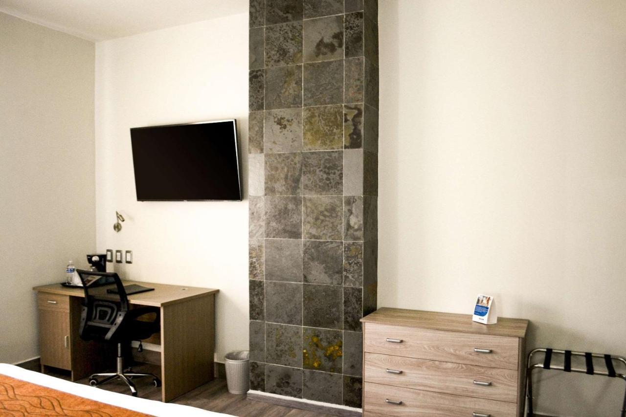 Comfort Inn Irapuato Bagian luar foto