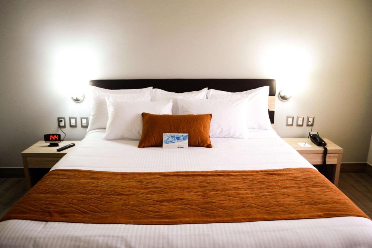 Comfort Inn Irapuato Bagian luar foto