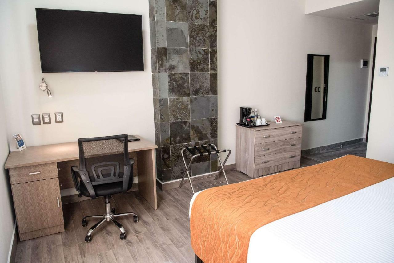 Comfort Inn Irapuato Bagian luar foto