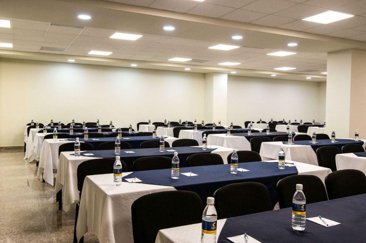 Comfort Inn Irapuato Bagian luar foto