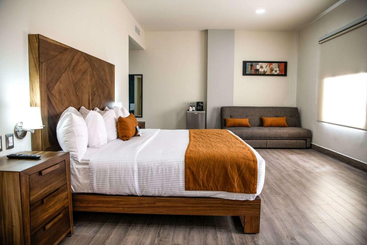 Comfort Inn Irapuato Bagian luar foto